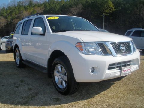 Avalanche White Nissan Pathfinder S 4x4.  Click to enlarge.