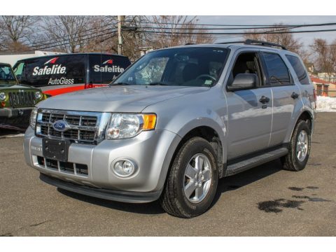 Ingot Silver Metallic Ford Escape XLT V6 4WD.  Click to enlarge.
