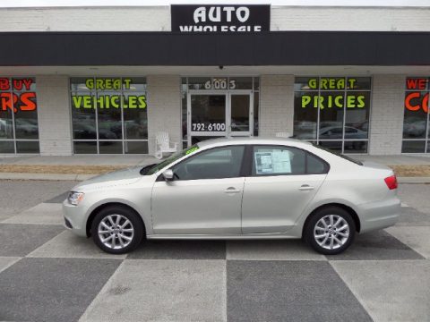 White Gold Metallic Volkswagen Jetta SE Sedan.  Click to enlarge.