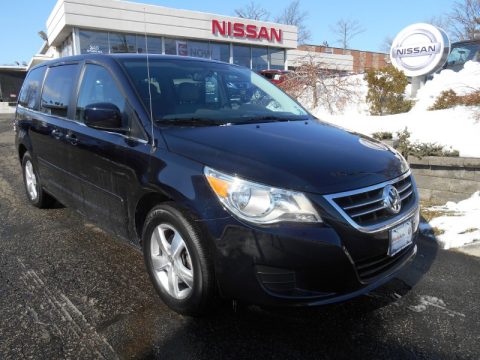 Tanzanite Blue Metallic Volkswagen Routan SE.  Click to enlarge.