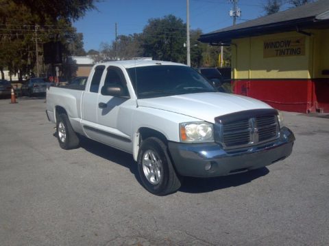 Bright White Dodge Dakota SLT Club Cab.  Click to enlarge.