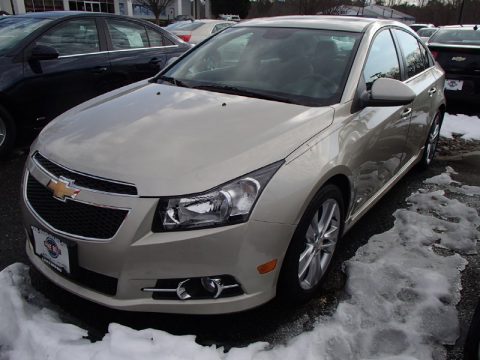 Champagne Silver Metallic Chevrolet Cruze LTZ.  Click to enlarge.