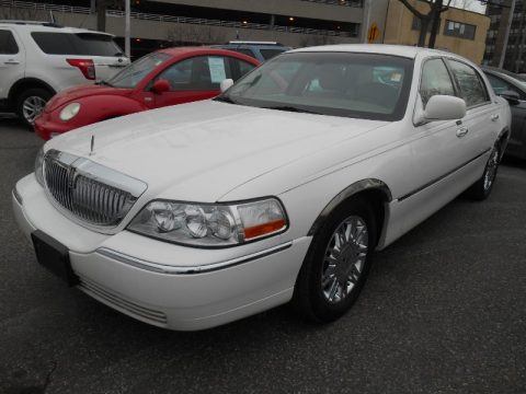 Vibrant White Lincoln Town Car Signature Limited.  Click to enlarge.