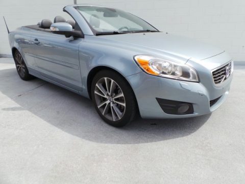 Celestial Blue Metallic Volvo C70 T5.  Click to enlarge.