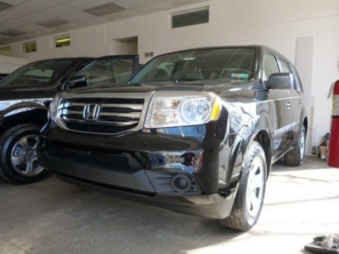 Crystal Black Pearl Honda Pilot LX 4WD.  Click to enlarge.