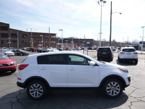 Clear White Kia Sportage LX AWD.  Click to enlarge.