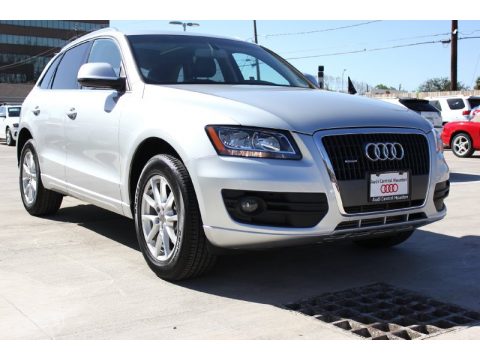 Ice Silver Metallic Audi Q5 2.0T quattro.  Click to enlarge.