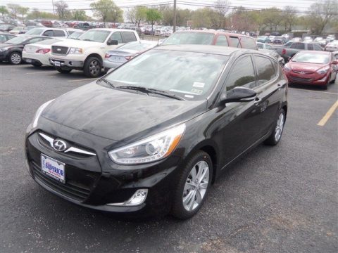 Ultra Black Hyundai Accent SE 5 Door.  Click to enlarge.