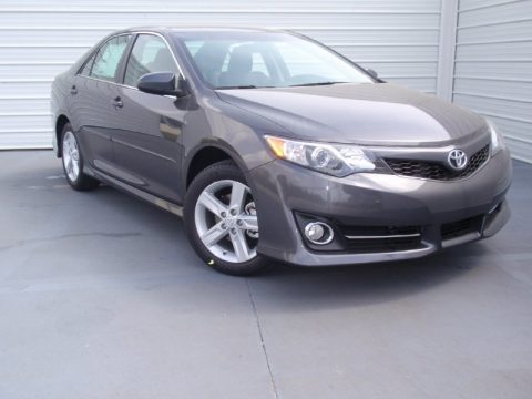 Magnetic Gray Metallic Toyota Camry SE.  Click to enlarge.