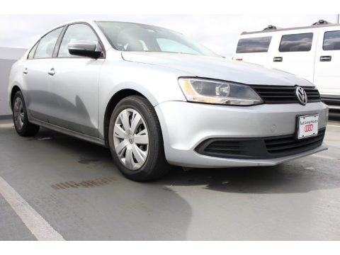 Reflex Silver Metallic Volkswagen Jetta SE Sedan.  Click to enlarge.