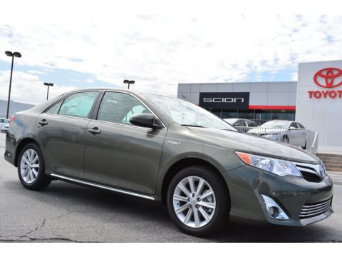 Cypress Pearl Toyota Camry Hybrid XLE.  Click to enlarge.