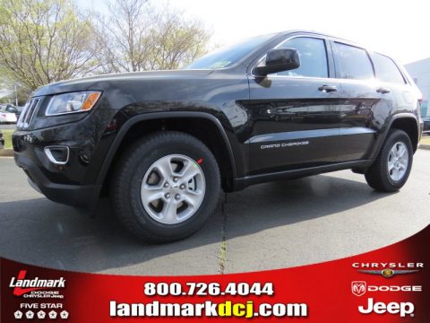 Brilliant Black Crystal Pearl Jeep Grand Cherokee Laredo.  Click to enlarge.