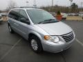 Front 3/4 View of 2005 Chrysler Town & Country LX #7