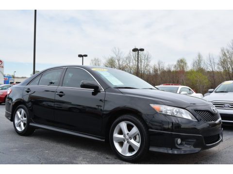 Black Toyota Camry SE.  Click to enlarge.