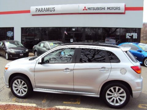 Cool Silver Metallic Mitsubishi Outlander Sport SE 4WD.  Click to enlarge.