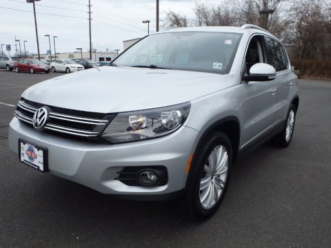 Reflex Silver Metallic Volkswagen Tiguan SE.  Click to enlarge.