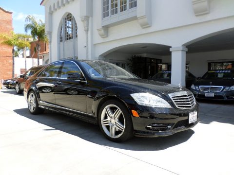 Black Mercedes-Benz S 550 Sedan.  Click to enlarge.