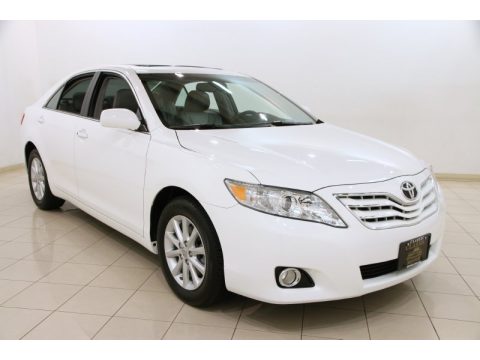 Super White Toyota Camry XLE.  Click to enlarge.