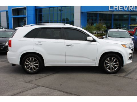 Snow White Pearl Kia Sorento SX V6 AWD.  Click to enlarge.