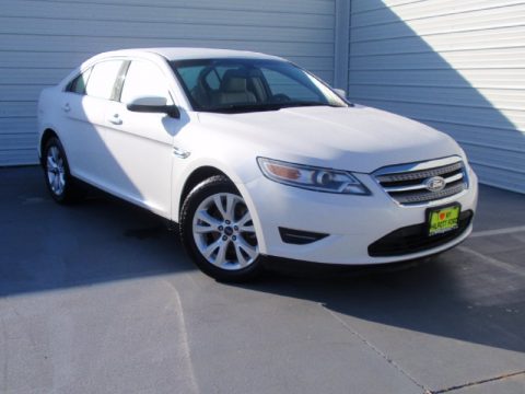 White Platinum Tri-Coat Ford Taurus SEL.  Click to enlarge.