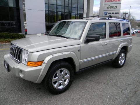Bright Silver Metallic Jeep Commander Limited 4x4.  Click to enlarge.
