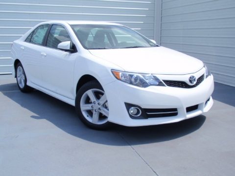 Super White Toyota Camry SE.  Click to enlarge.