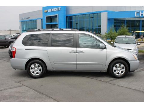 Silver Metallic Kia Sedona LX.  Click to enlarge.