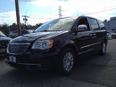 Brilliant Black Crystal Pearl Chrysler Town & Country Limited.  Click to enlarge.