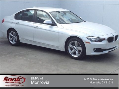 Alpine White BMW 3 Series 320i Sedan.  Click to enlarge.