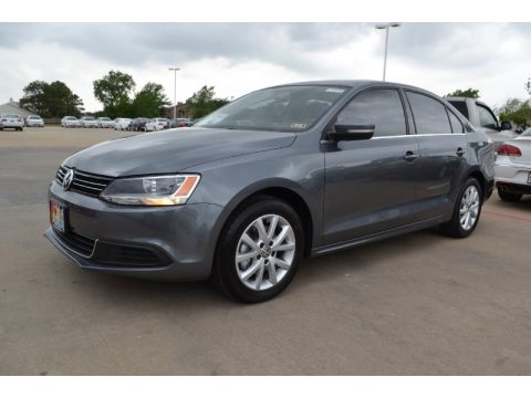 Platinum Gray Metallic Volkswagen Jetta SE Sedan.  Click to enlarge.