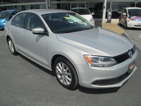 White Gold Metallic Volkswagen Jetta SE Sedan.  Click to enlarge.