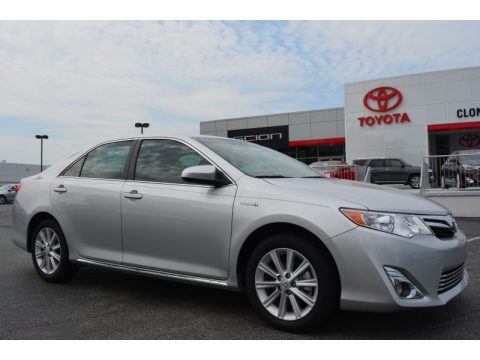 Classic Silver Metallic Toyota Camry Hybrid XLE.  Click to enlarge.