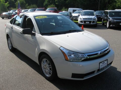 White Suede Ford Focus SE Sedan.  Click to enlarge.
