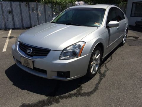 Radiant Silver Metallic Nissan Maxima 3.5 SE.  Click to enlarge.