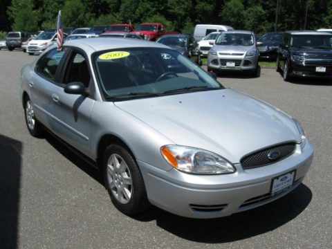 Silver Frost Metallic Ford Taurus SE.  Click to enlarge.