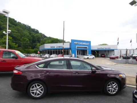 Bordeaux Reserve Red Metallic Ford Fusion SE.  Click to enlarge.