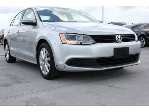 Reflex Silver Metallic Volkswagen Jetta SE Sedan.  Click to enlarge.