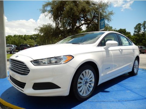 White Platinum Ford Fusion Hybrid SE.  Click to enlarge.