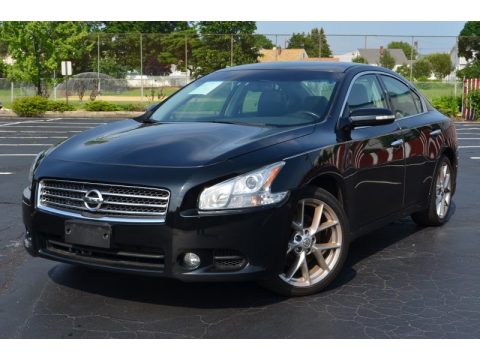 Super Black Nissan Maxima 3.5 S.  Click to enlarge.