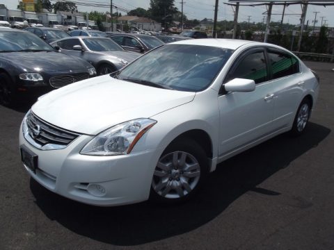 Winter Frost White Nissan Altima 2.5 S.  Click to enlarge.