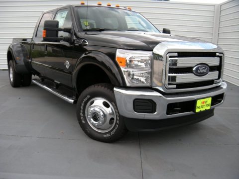 Tuxedo Black Ford F350 Super Duty XLT Crew Cab 4x4 DRW.  Click to enlarge.