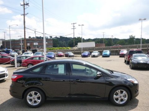 Tuxedo Black Ford Focus SE Sedan.  Click to enlarge.