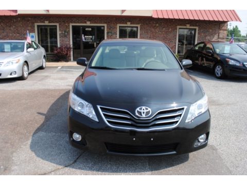 Black Toyota Camry XLE.  Click to enlarge.