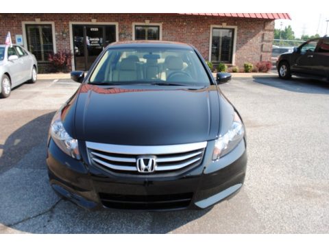 Crystal Black Pearl Honda Accord SE Sedan.  Click to enlarge.