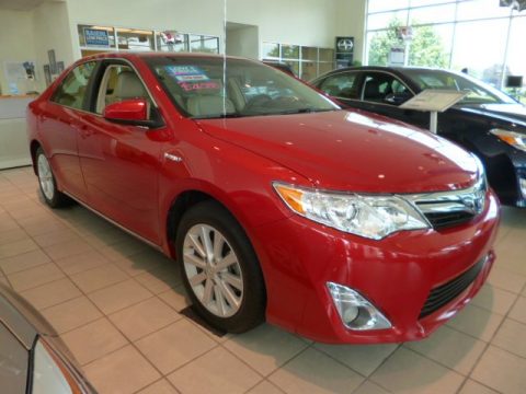 Barcelona Red Metallic Toyota Camry Hybrid XLE.  Click to enlarge.