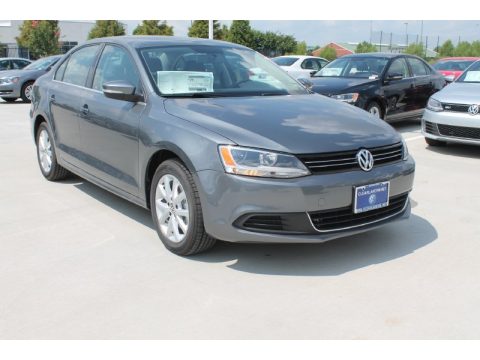 Platinum Gray Metallic Volkswagen Jetta SE Sedan.  Click to enlarge.
