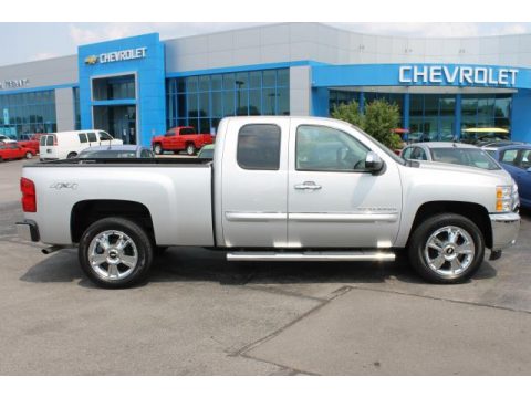 Silver Ice Metallic Chevrolet Silverado 1500 LT Extended Cab 4x4.  Click to enlarge.