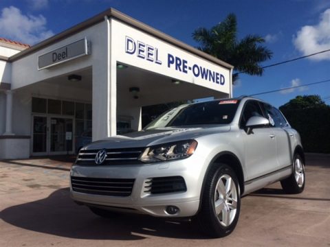 Cool Silver Metallic Volkswagen Touareg VR6 FSI Lux 4XMotion.  Click to enlarge.