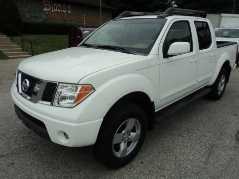 Avalanche White Nissan Frontier LE Crew Cab 4x4.  Click to enlarge.