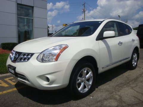 Pearl White Nissan Rogue SV AWD. Click to enlarge. Pearl White Nissan Rogue SV AWD. Click to enlarge.